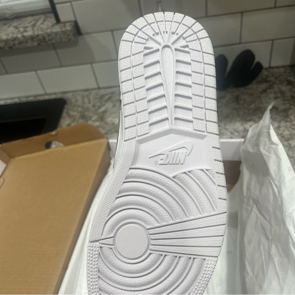 Jordan White and Gold Sneakers Premium Design - Picture 3 of 5